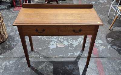 CONSOLE TABLE