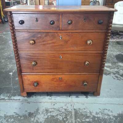 CHEST OF DRAWERS