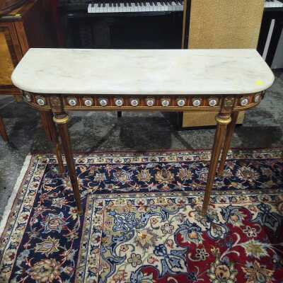 CONSOLE TABLE