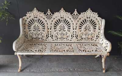 GARDEN BENCH