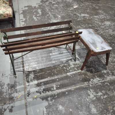 PLANTER AND STOOL