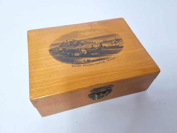 MAUCHLINE WARE BOX