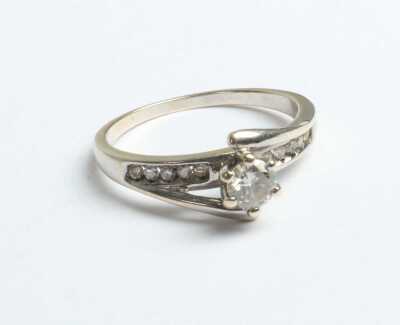 DIAMOND RING