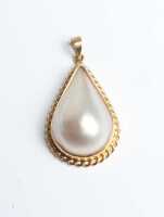 PEARL PENDANT