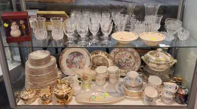 CHINA & GLASSWARE