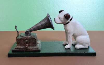 HMV ORNAMENT