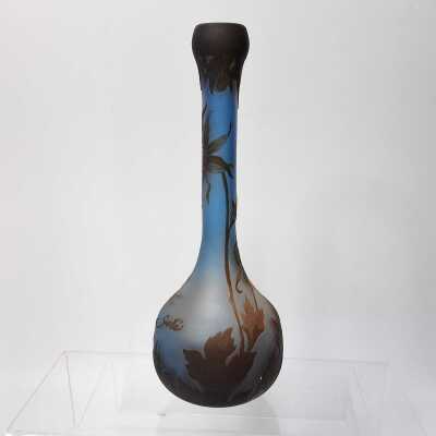 ART GLASS VASE