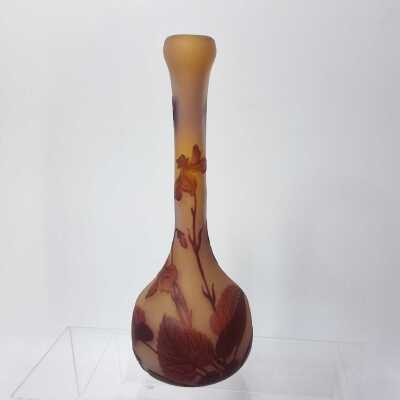 ART GLASS VASE