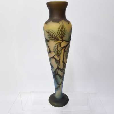 ART GLASS VASE