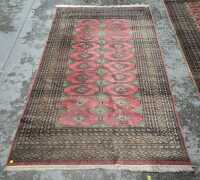 FLOOR RUG
