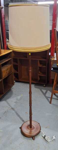 STANDARD LAMP