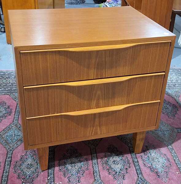 BEDSIDE CHEST
