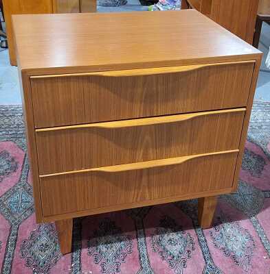 BEDSIDE CHEST