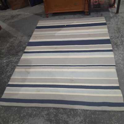 FLOOR RUG