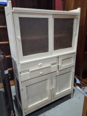 KITCHEN CABINET