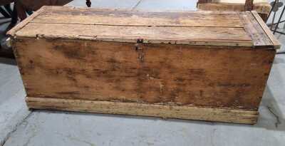 VINTAGE TRUNK