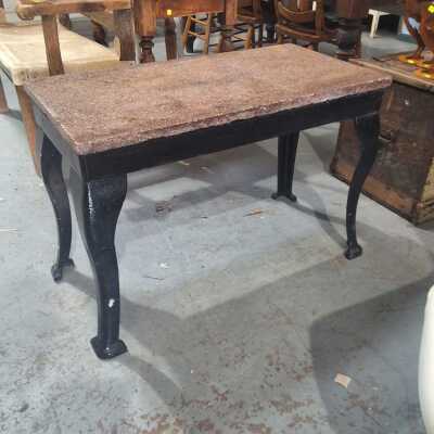 PLANTER TABLE