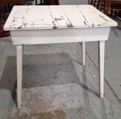RUSTIC TABLE