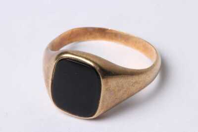 GOLD SIGNET RING