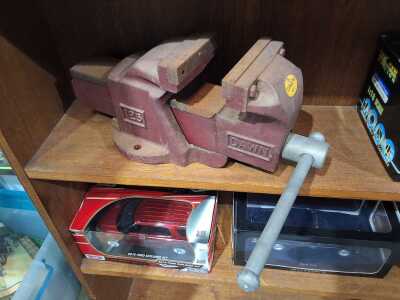 BENCH VICE