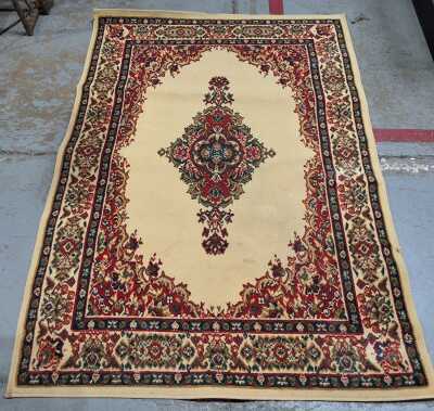 FLOOR RUG