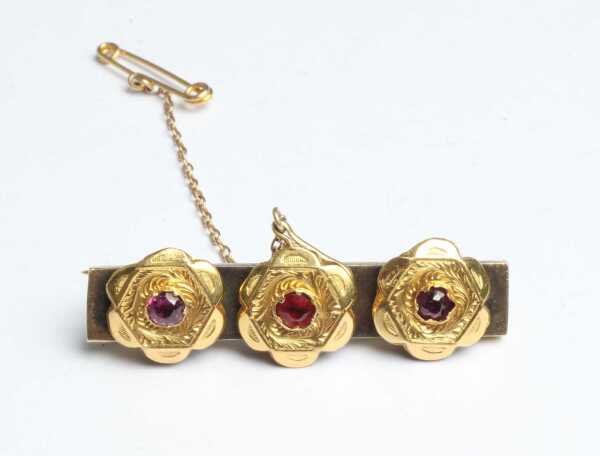 BROOCH