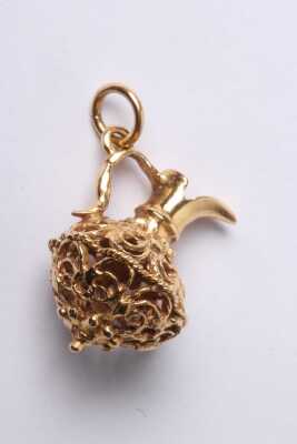 GOLD PENDANT/CHARM