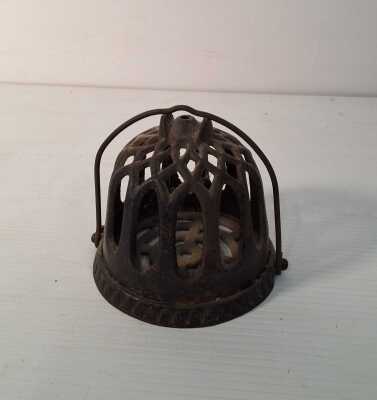 STRING HOLDER