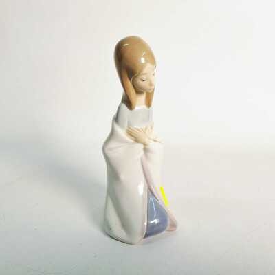 PORCELAIN FIGURE