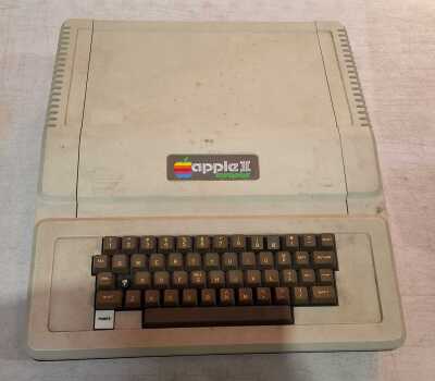 APPLE KEYBOARD