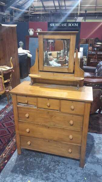 DUTCHESS CHEST