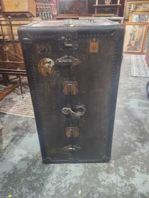 TRAVEL TRUNK