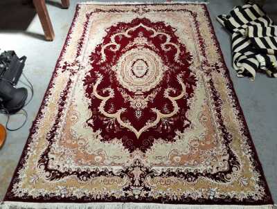FLOOR RUG