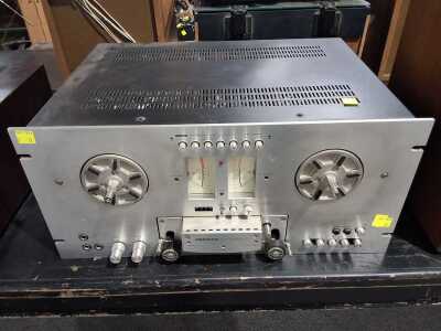 REEL TO REEL TAPE PLAYER
