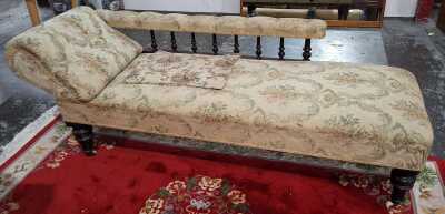 CHAISE LOUNGE