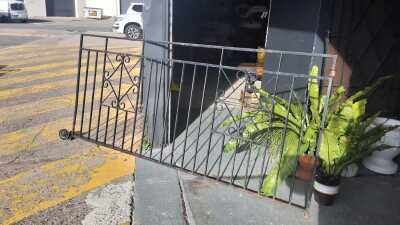 DRIVEWAY GATE