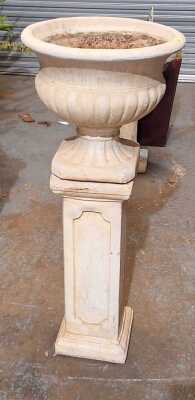 GARDEN URN