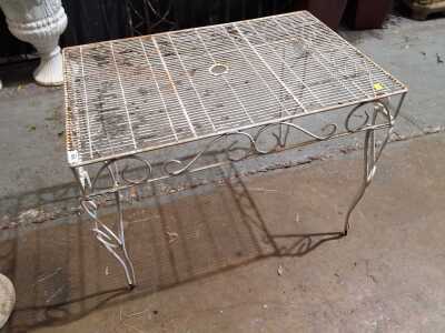 OUTDOOR TABLE