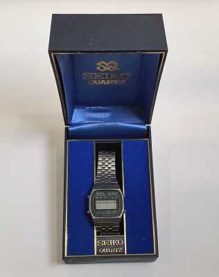 WRIST WATCH