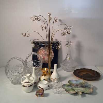 CHINA & GLASSWARE