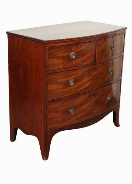 GEORGIAN CHEST OF DRAWERS