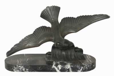 MANTEL ORNAMENT