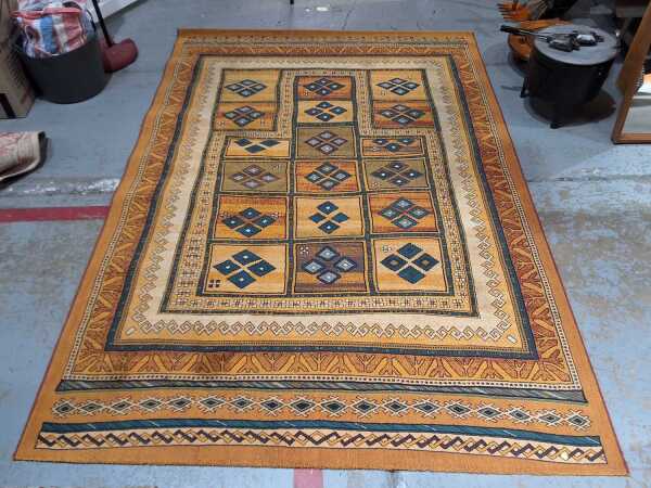 FLOOR RUG