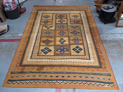 FLOOR RUG