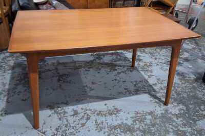 NOBLETT DINING TABLE