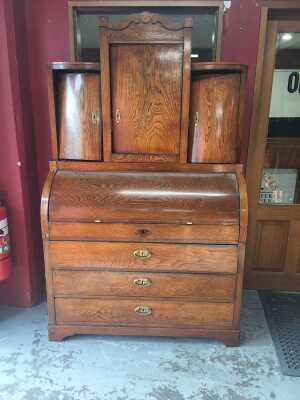 SECRETAIRE