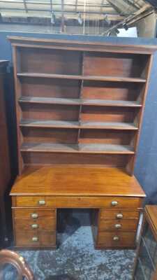 DESK AND HUTCH