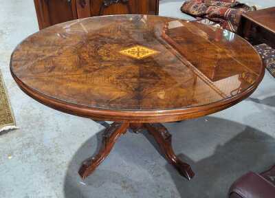 LOO TABLE