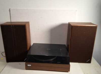TURNTABLE & SPEAKERS