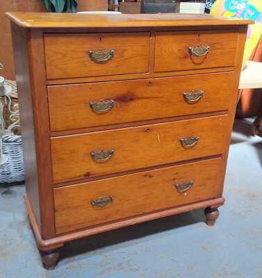 CHEST OF DRAWERS